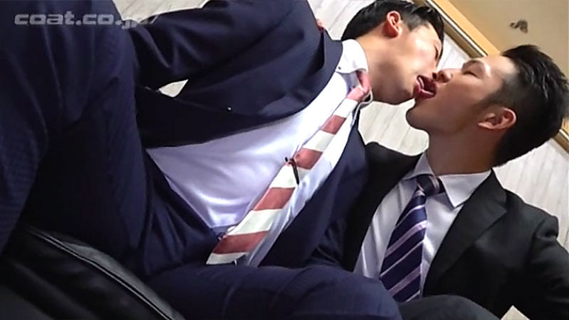キス好きエロいリーマン2人がスーツ姿のまま