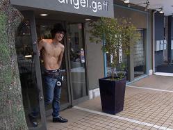 [今ドキ男子 ゲイ動画ブログ] パンツ姿でサービスする夢の美容院 - 妄撮男子
